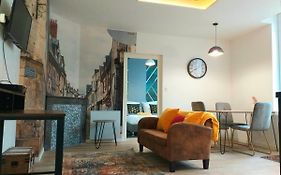 Les Volets Bleus - Refaits à neuf, deux appartements et un studio, Jardin